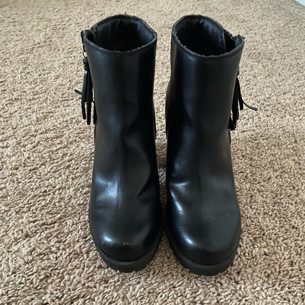 STEVE MADDEN chunky heel ankle boots with tassel zipper size 6.5